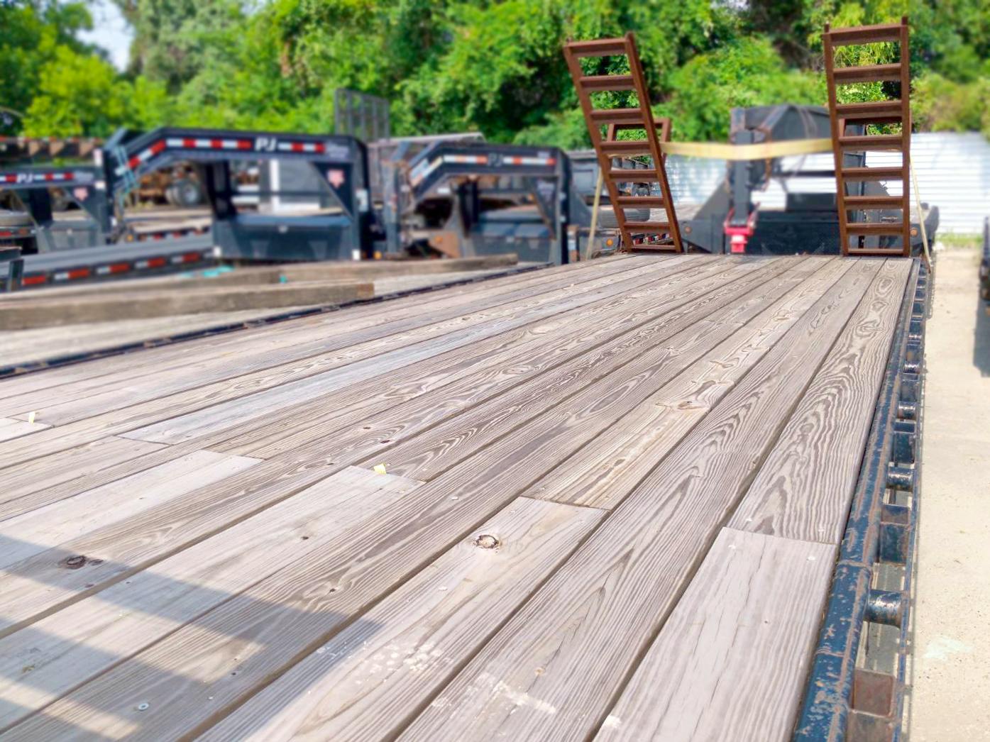 PJ Trailers USED 24'x102" Deckover Flatbed Trailer - Image 3
