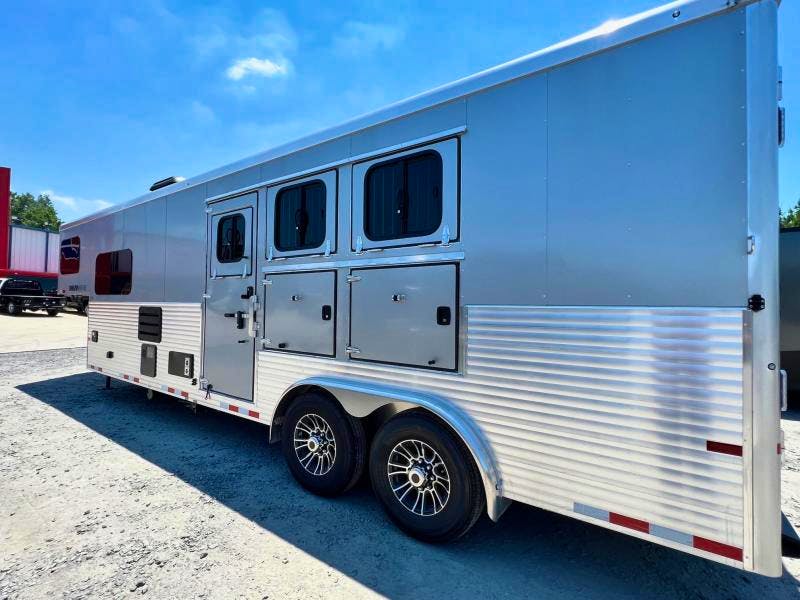 Sundowner 30' Horizon 3 Horse Trailer w/ Living Quarters (RQ) - Image 5