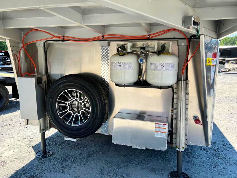 Sundowner 30' Horizon 3 Horse Trailer w/ Living Quarters (RQ) - Image 3