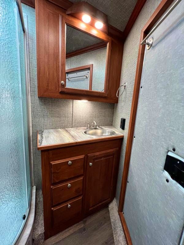 Sundowner 30' Horizon 3 Horse Trailer w/ Living Quarters (RQ) - Image 15