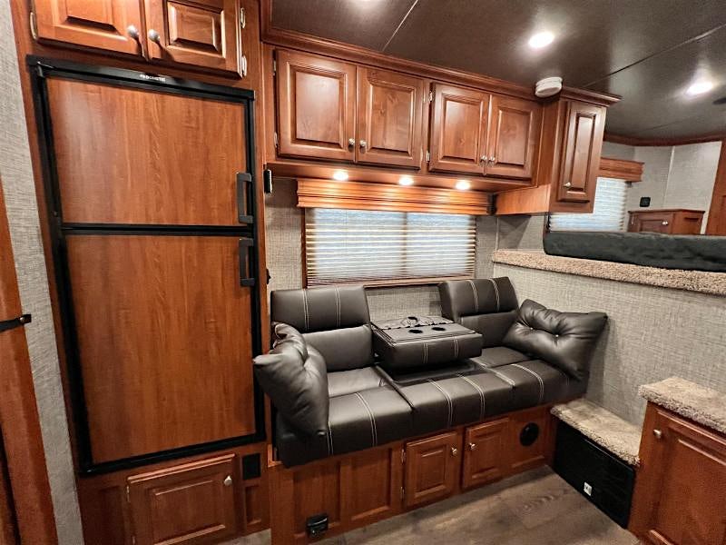 Sundowner 30' Horizon 3 Horse Trailer w/ Living Quarters (RQ) - Image 10