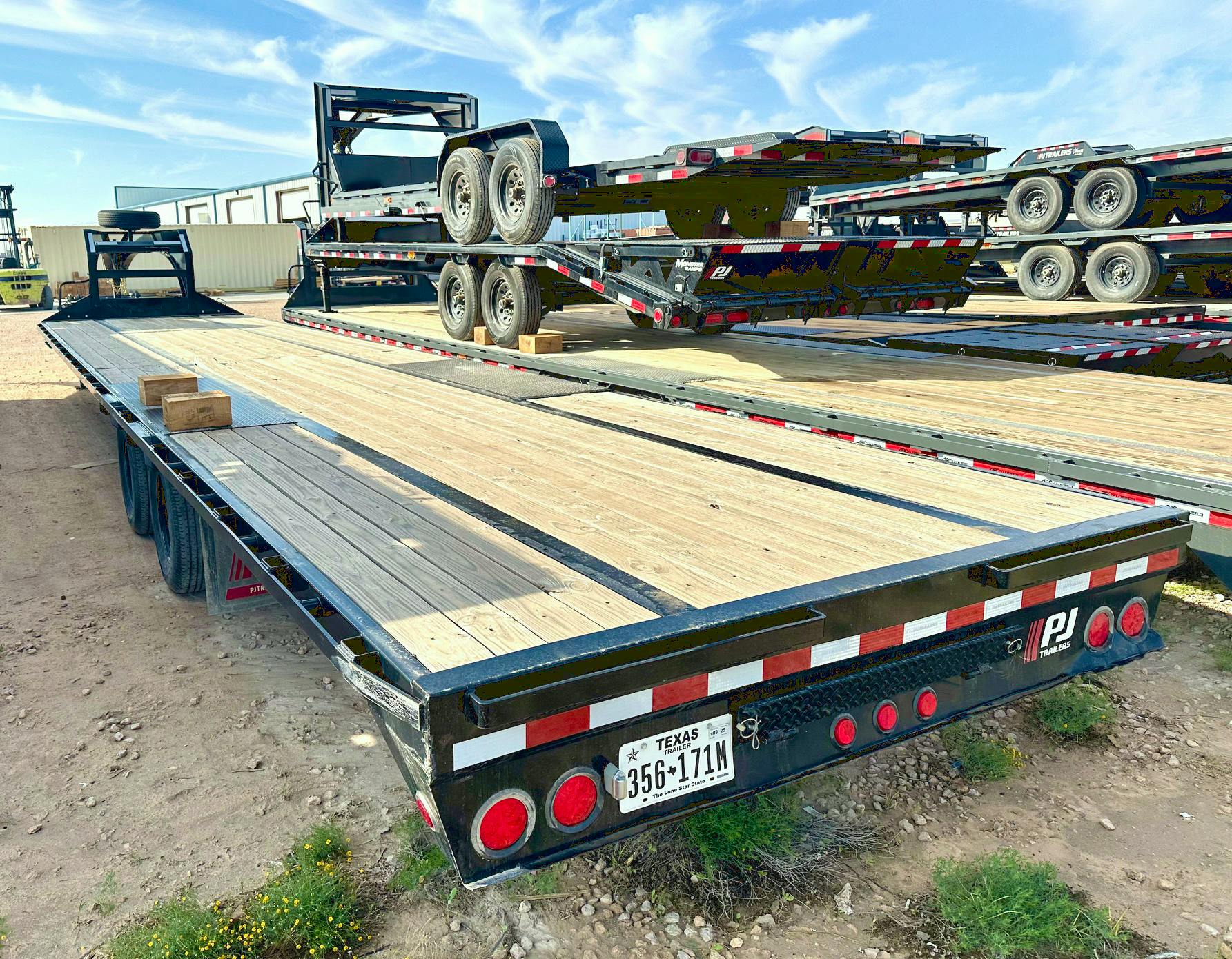 PJ Trailers USED 40'x102" Gooseneck Flatbed Trailer w/ Duals (LD) - Stock #57741 - Image 3 of 5