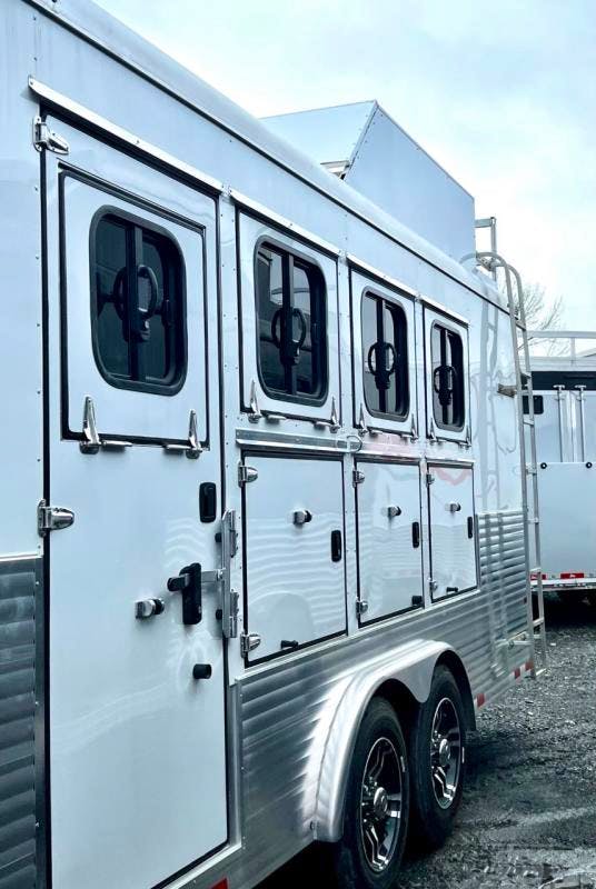 Sundowner 28' Horizon 4 Horse Trailer w/ Living Quarters (8011RS) - Stock #57898 - Image 7 of 29