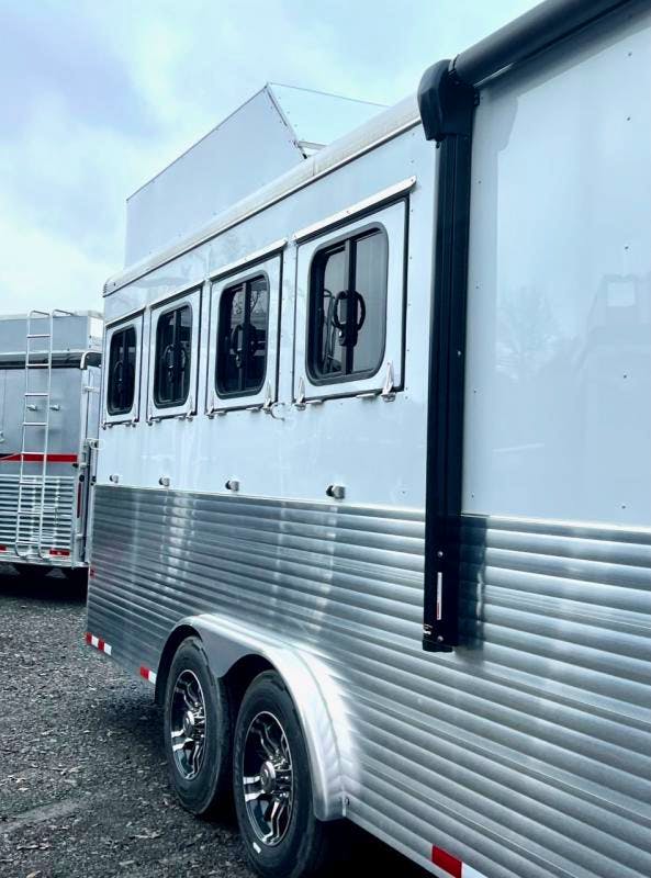 Sundowner 28' Horizon 4 Horse Trailer w/ Living Quarters (8011RS) - Stock #57898 - Image 6 of 29