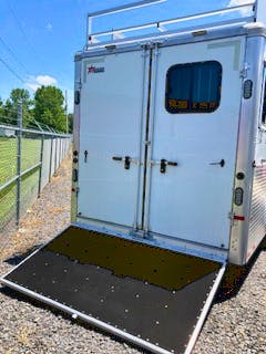 Sundowner 28' Horizon 4 Horse Trailer w/ Living Quarters (8011RS) - Stock #57898 - Image 5 of 29