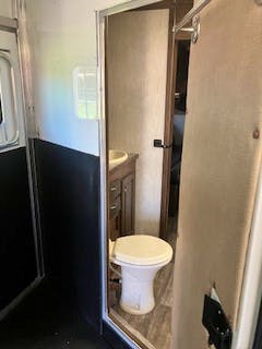 Sundowner 28' Horizon 4 Horse Trailer w/ Living Quarters (8011RS) - Stock #57898 - Image 19 of 29