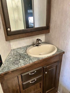 Sundowner 28' Horizon 4 Horse Trailer w/ Living Quarters (8011RS) - Stock #57898 - Image 17 of 29