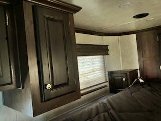 Sundowner 28' Horizon 4 Horse Trailer w/ Living Quarters (8011RS) - Stock #57898 - Image 21 of 29