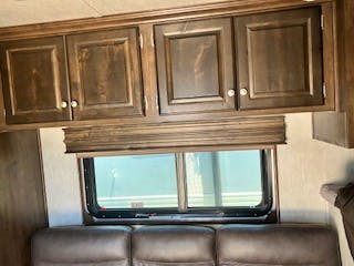 Sundowner 28' Horizon 4 Horse Trailer w/ Living Quarters (8011RS) - Stock #57898 - Image 13 of 29