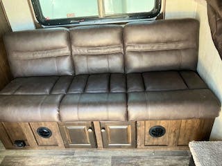 Sundowner 28' Horizon 4 Horse Trailer w/ Living Quarters (8011RS) - Stock #57898 - Image 12 of 29