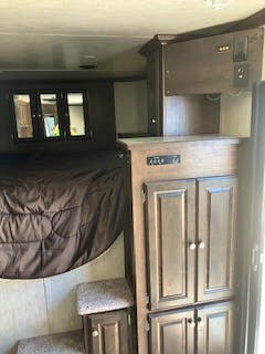 Sundowner 28' Horizon 4 Horse Trailer w/ Living Quarters (8011RS) - Stock #57898 - Image 22 of 29