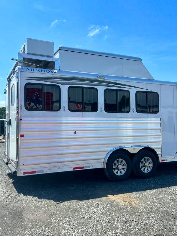 Stock #63203 - Merhow 31ft Stampede 4 Horse Trailer w Living Quarters RQ
