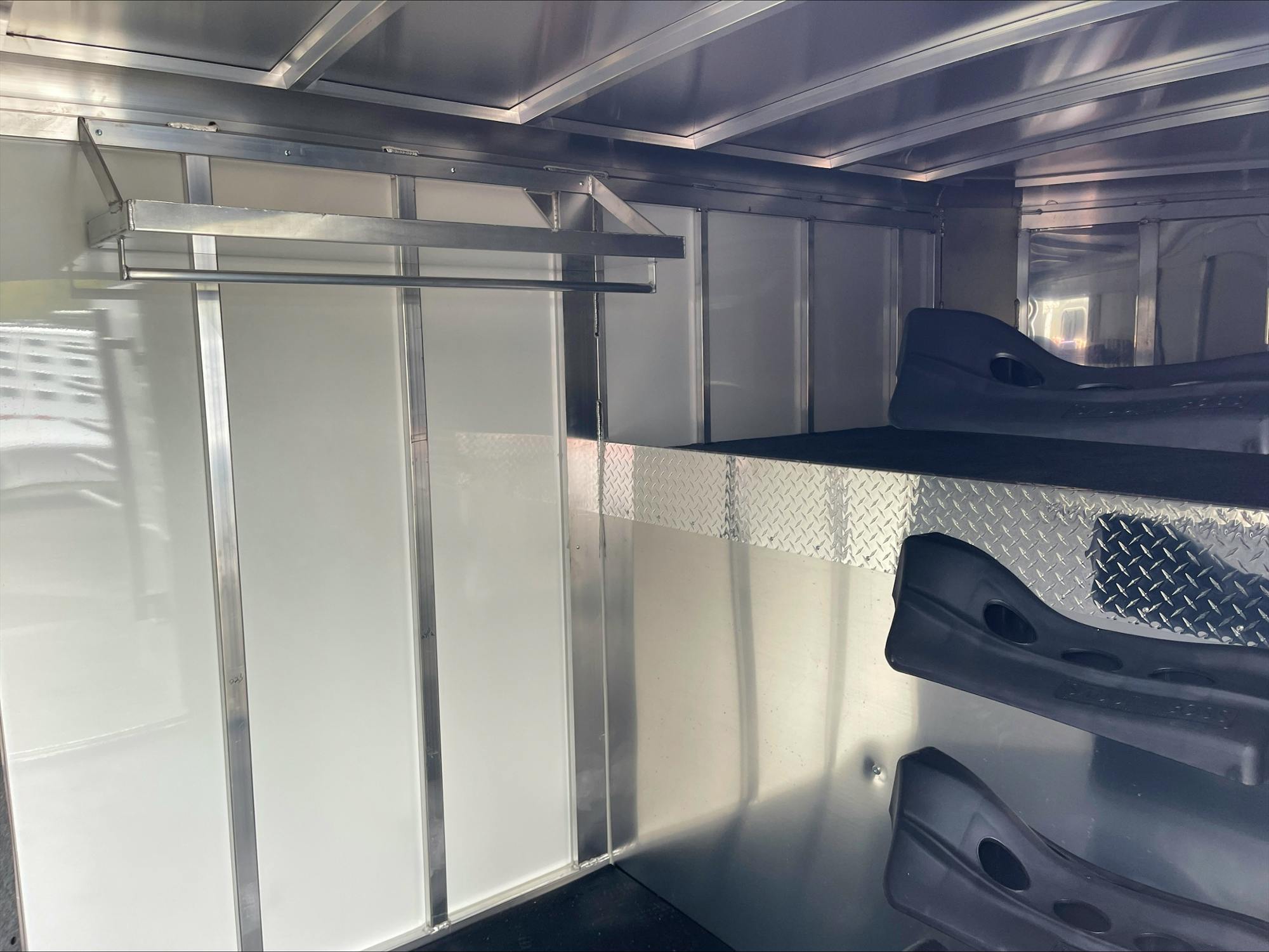 Sundowner 22' Super Tack Gooseneck 4 Horse Trailer (RH) - Image 5