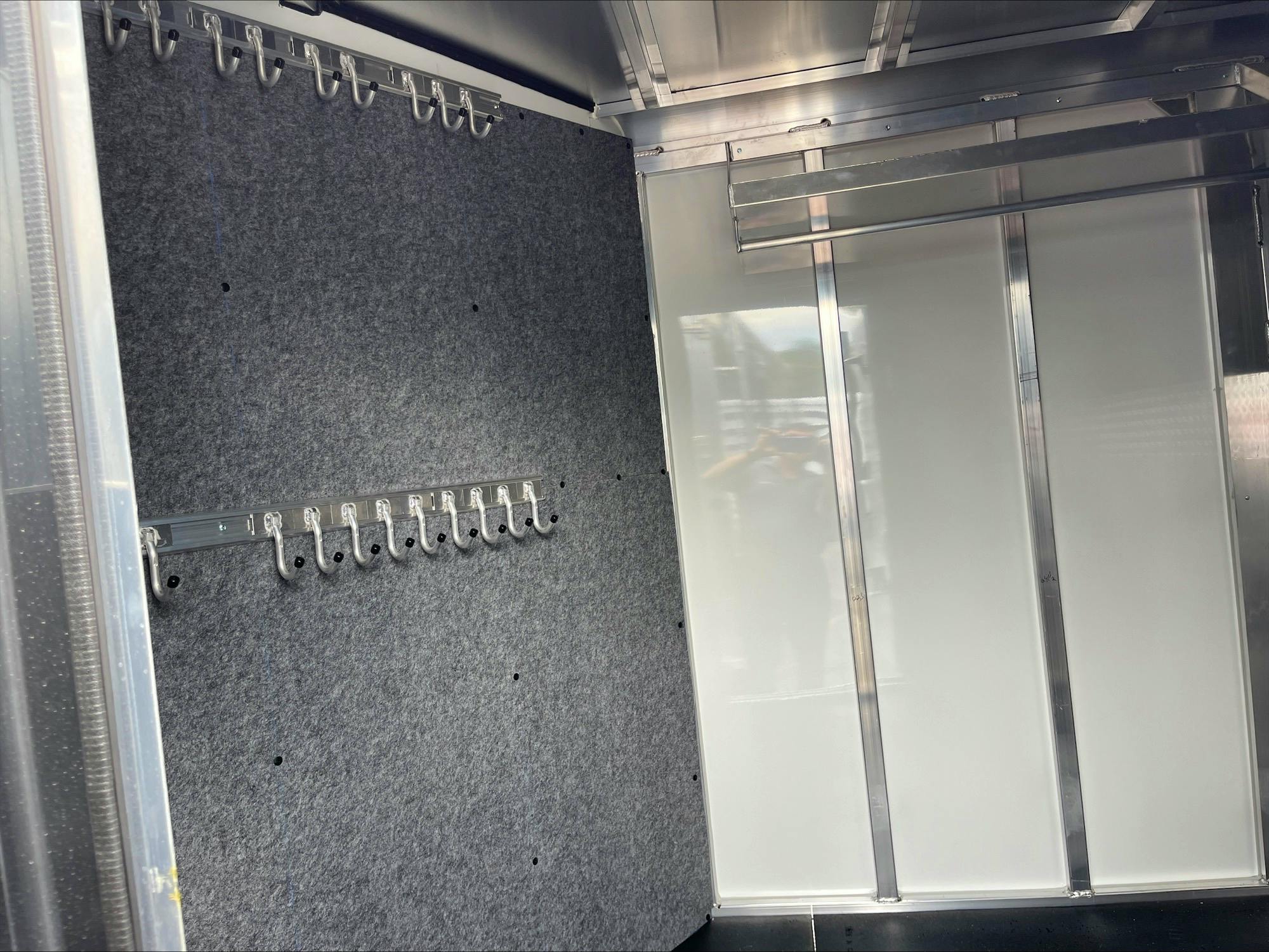 Sundowner 22' Super Tack Gooseneck 4 Horse Trailer (RH) - Image 7