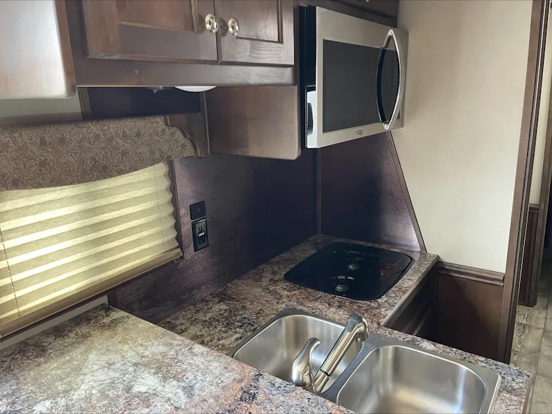 Stock #63782 - Merhow 40ft NextGen Stock Combo LQ w Bar and Bunk 8016 BB