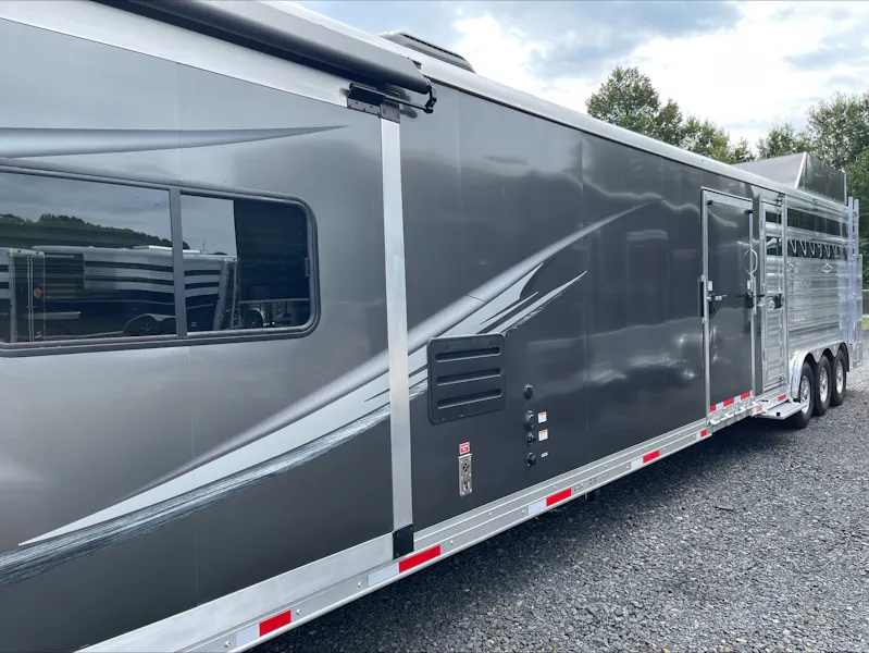 Stock #63782 - Merhow 40ft NextGen Stock Combo LQ w Bar and Bunk 8016 BB