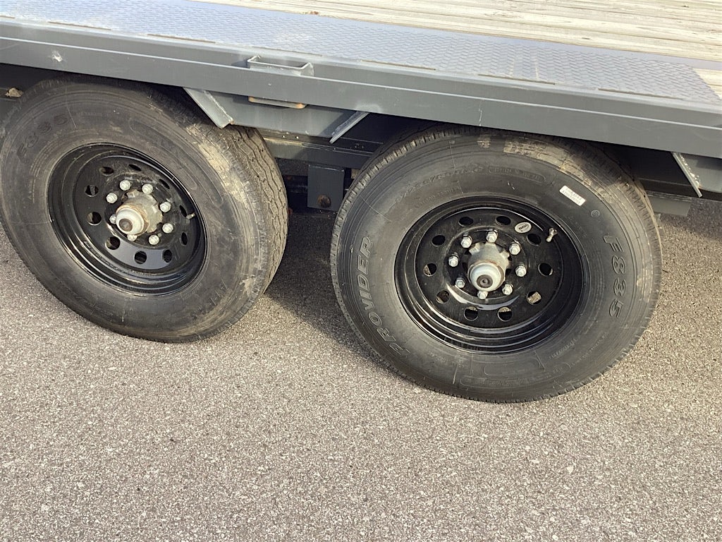 LoneStar 32'x102" Gooseneck Lo-Pro Flatbed Trailer w/ Singles (LS) - Stock #65909 - Image 4 of 4 LoneStar 32'x102" Gooseneck Lo-Pro Flatbed Trailer w/ Singles (LS) - Stock #65909 - Image 4 of 4