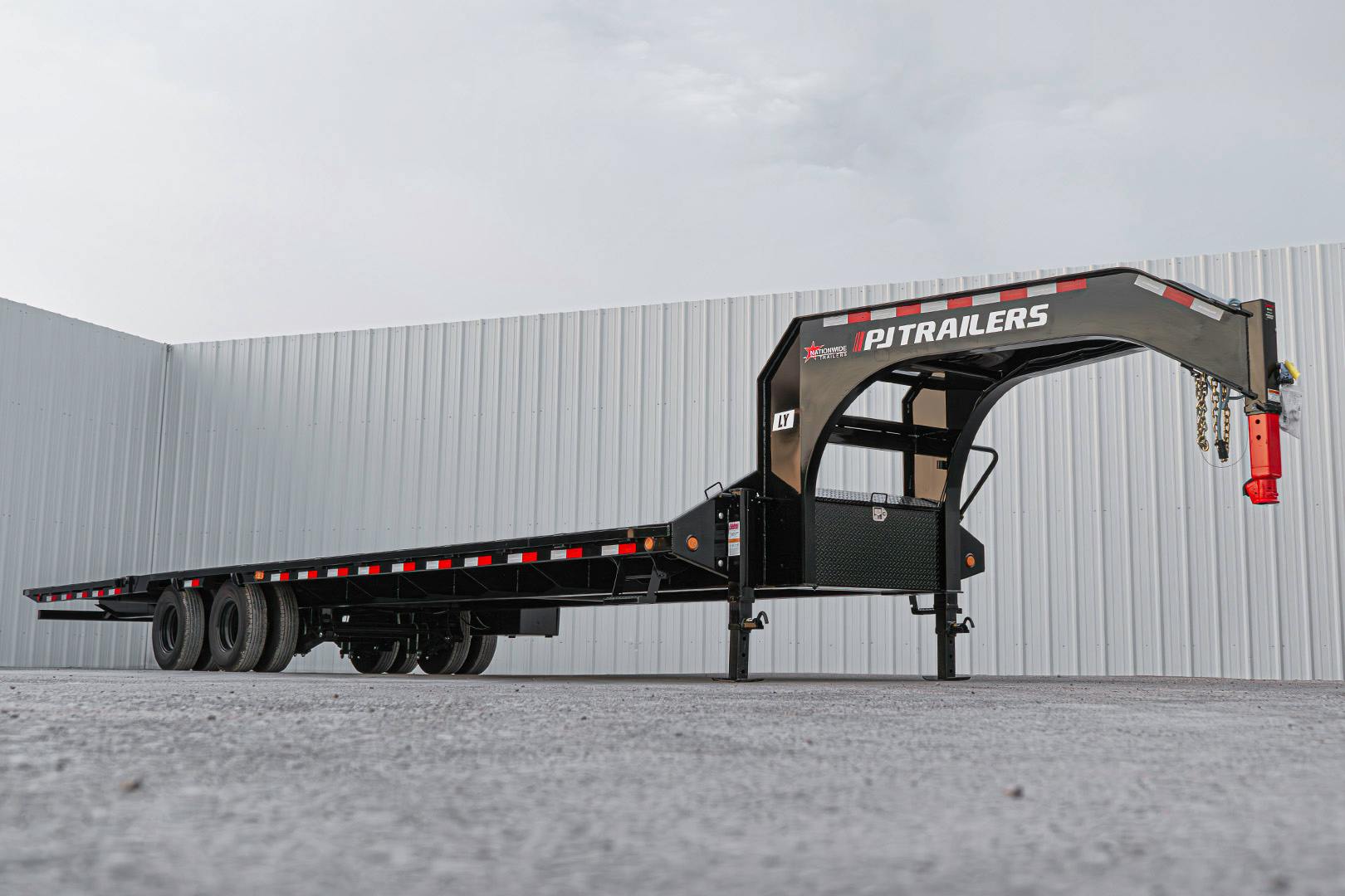 PJ Trailers 36'x102" Gooseneck Flatbed Trailer w/ Hydraulic Dovetail (LY) - Stock #67915 - Image 6 of 24