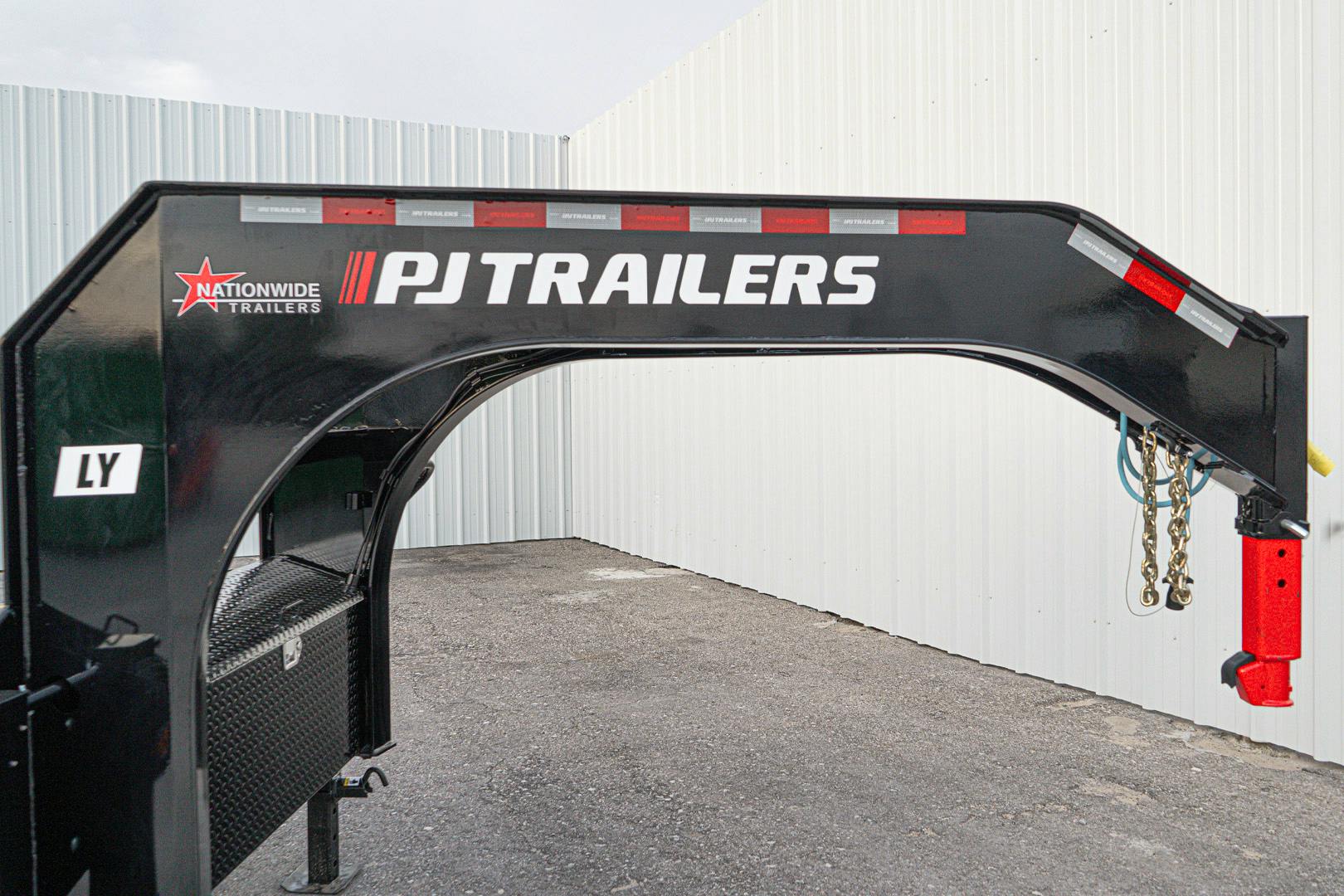 PJ Trailers 36'x102" Gooseneck Flatbed Trailer w/ Hydraulic Dovetail (LY) - Stock #67915 - Image 9 of 24