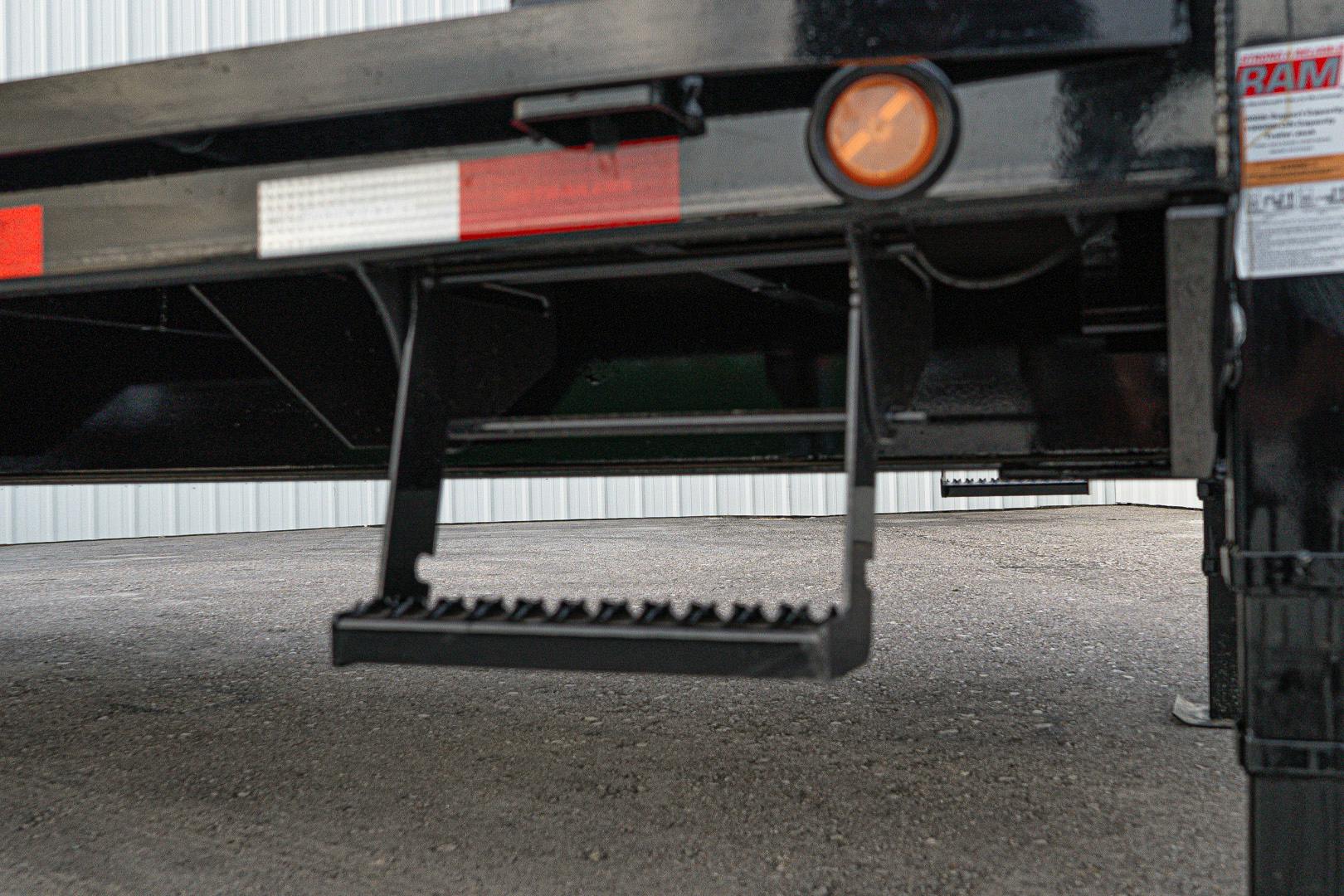 PJ Trailers 36'x102" Gooseneck Flatbed Trailer w/ Hydraulic Dovetail (LY) - Stock #67915 - Image 13 of 24