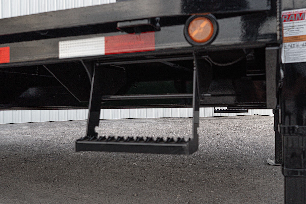 PJ Trailers 36'x102" Gooseneck Flatbed Trailer w/ Hydraulic Dovetail (LY) - Image 13