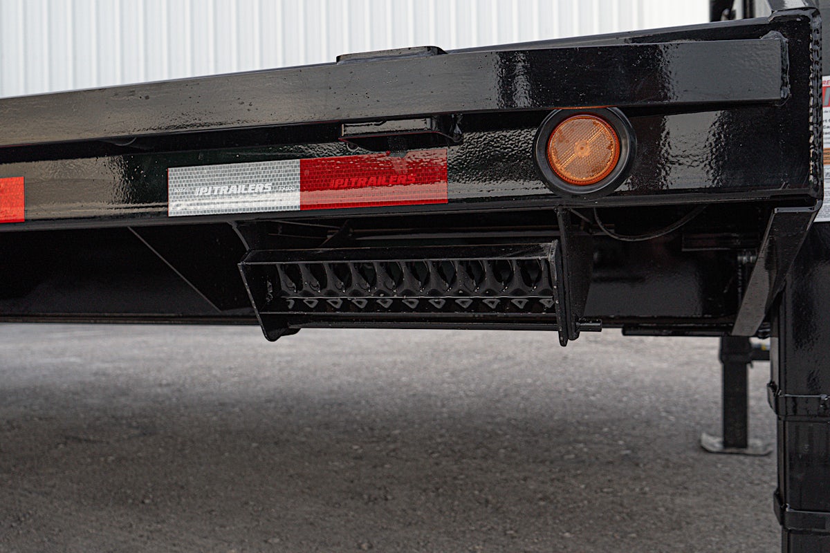 PJ Trailers 36'x102" Gooseneck Flatbed Trailer w/ Hydraulic Dovetail (LY) - Image 14