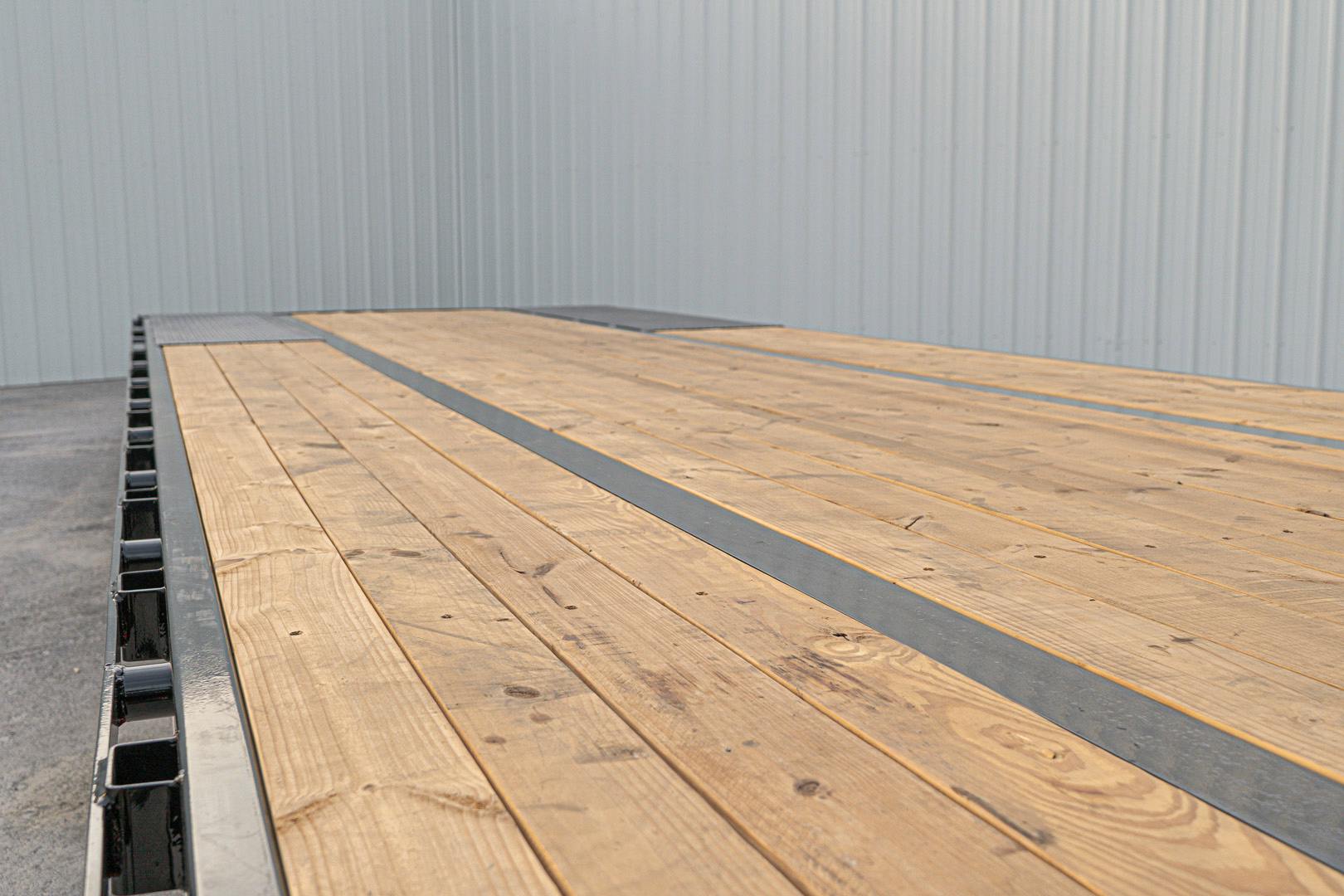 PJ Trailers 36'x102" Gooseneck Flatbed Trailer w/ Hydraulic Dovetail (LY) - Stock #67915 - Image 15 of 24