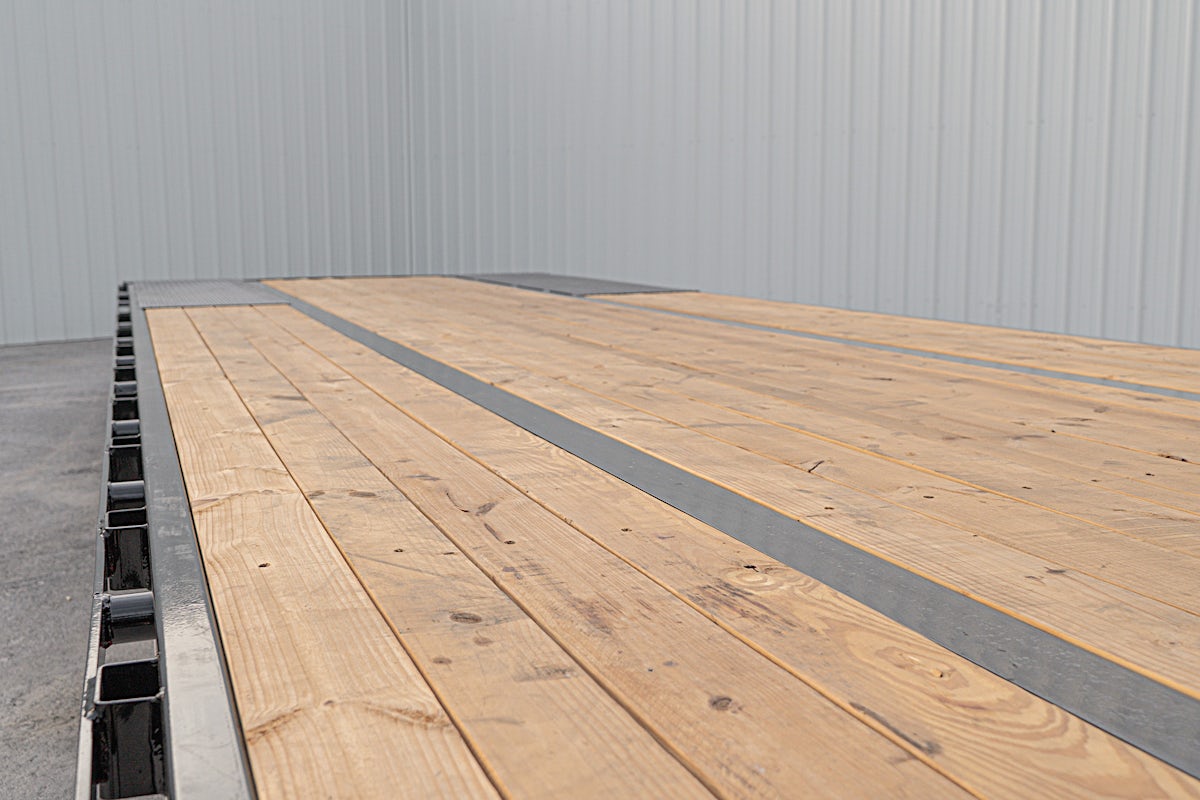 PJ Trailers 36'x102" Gooseneck Flatbed Trailer w/ Hydraulic Dovetail (LY) - Image 15