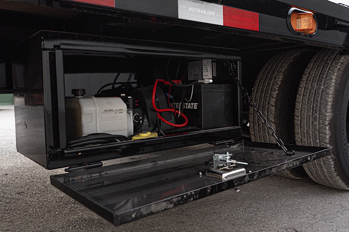 PJ Trailers 36'x102" Gooseneck Flatbed Trailer w/ Hydraulic Dovetail (LY) - Image 17