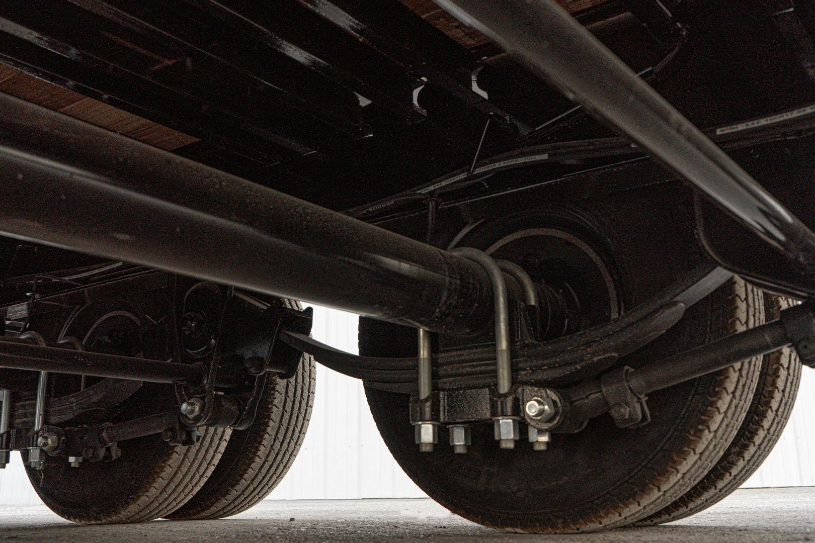 PJ Trailers 36'x102" Gooseneck Flatbed Trailer w/ Hydraulic Dovetail (LY) - Stock #67915 - Image 19 of 24