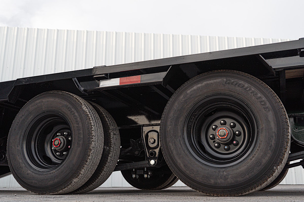 PJ Trailers 36'x102" Gooseneck Flatbed Trailer w/ Hydraulic Dovetail (LY) - Image 20