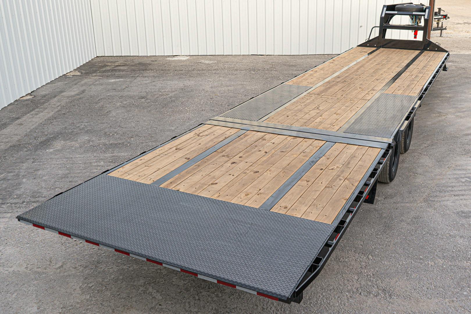 PJ Trailers 36'x102" Gooseneck Flatbed Trailer w/ Hydraulic Dovetail (LY) - Stock #67915 - Image 21 of 24