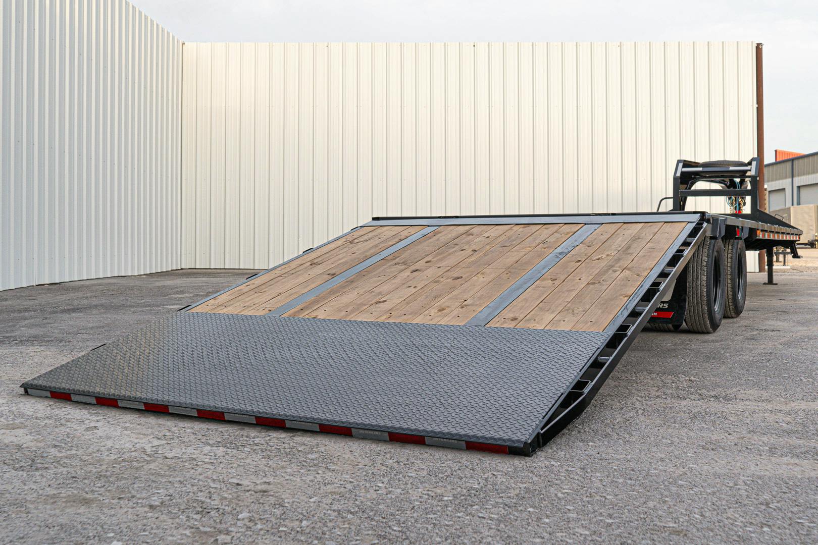 PJ Trailers 36'x102" Gooseneck Flatbed Trailer w/ Hydraulic Dovetail (LY) - Stock #67915 - Image 24 of 24