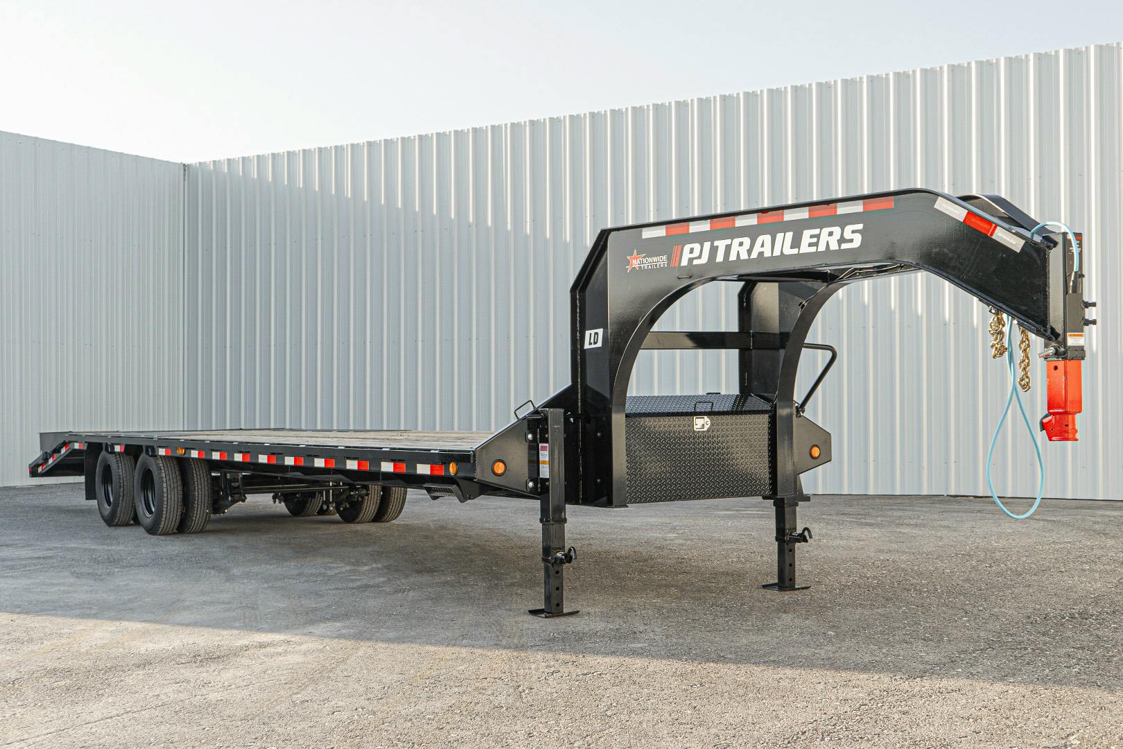 PJ Trailers 32'x102" Gooseneck Low Pro Flatbed Trailer w/ Duals (LD) - Stock #68986 - Image 3 of 22