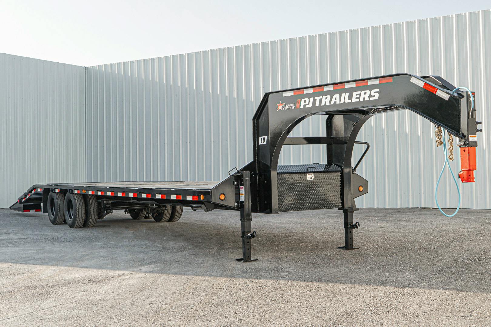 PJ Trailers 32'x102" Gooseneck Low Pro Flatbed Trailer w/ Duals (LD) - Stock #68986 - Image 4 of 22