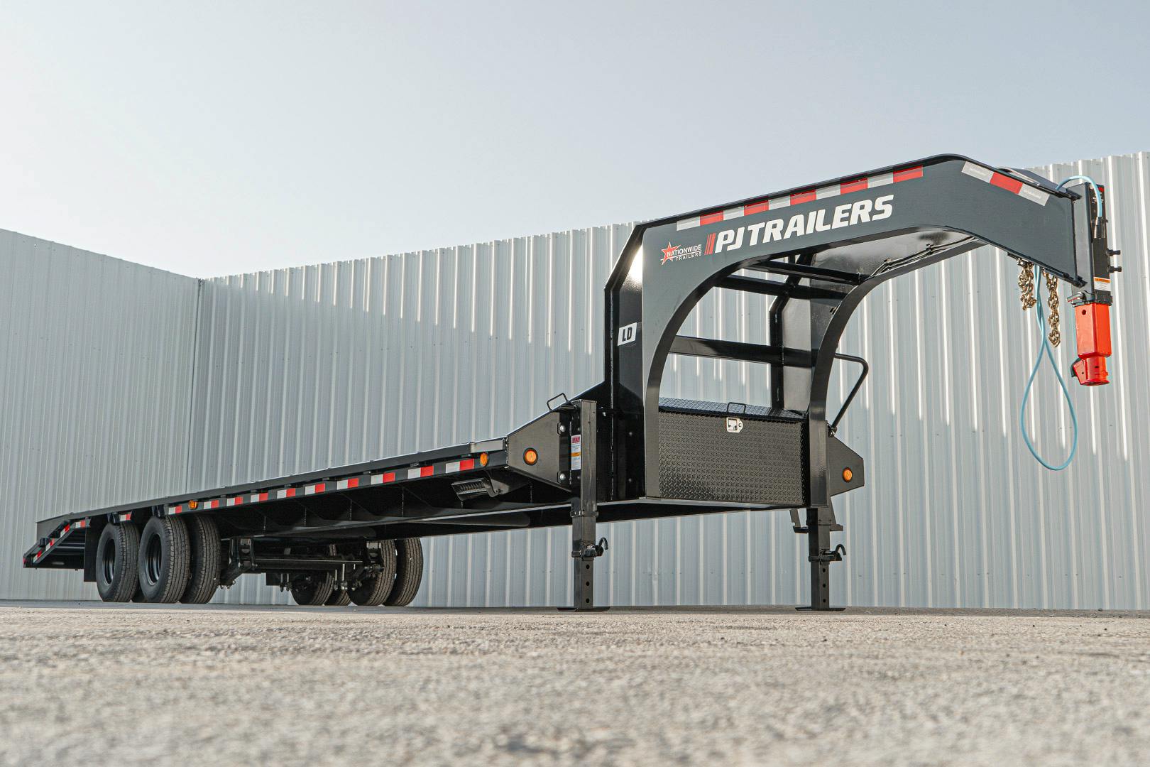 PJ Trailers 32'x102" Gooseneck Low Pro Flatbed Trailer w/ Duals (LD) - Stock #68986 - Image 5 of 22