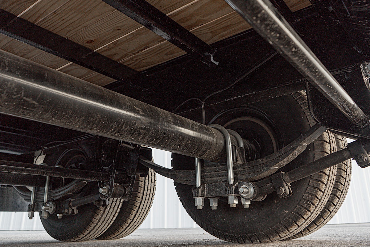 PJ Trailers 32'x102" Gooseneck Low Pro Flatbed Trailer w/ Duals (LD) - Image 17