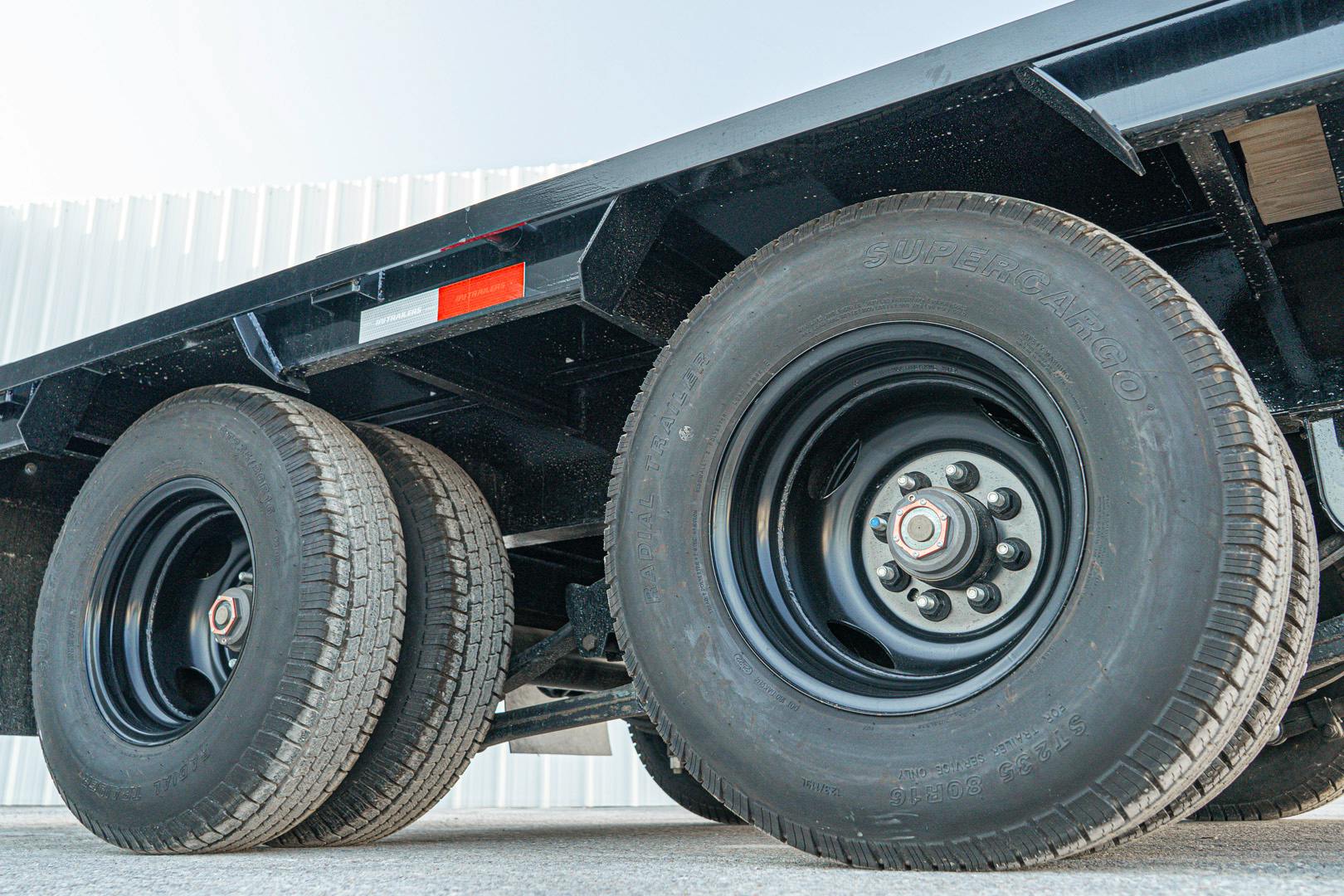 PJ Trailers 32'x102" Gooseneck Low Pro Flatbed Trailer w/ Duals (LD) - Stock #68986 - Image 18 of 22