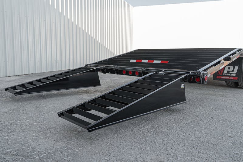 PJ Trailers 32ftx102in Gooseneck Low Pro Flatbed Trailer w  Duals  LD