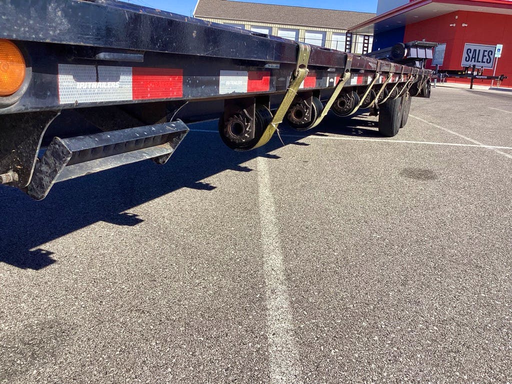 PJ Trailers 32'x102" 18k Gooseneck Flatbed Trailer w/ Singles (LX) - Image 5