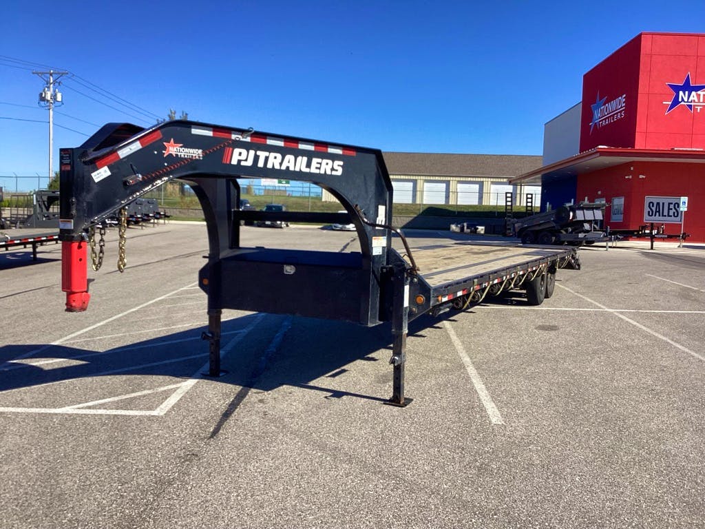 PJ Trailers 32'x102" 18k Gooseneck Flatbed Trailer w/ Singles (LX) - Image 1