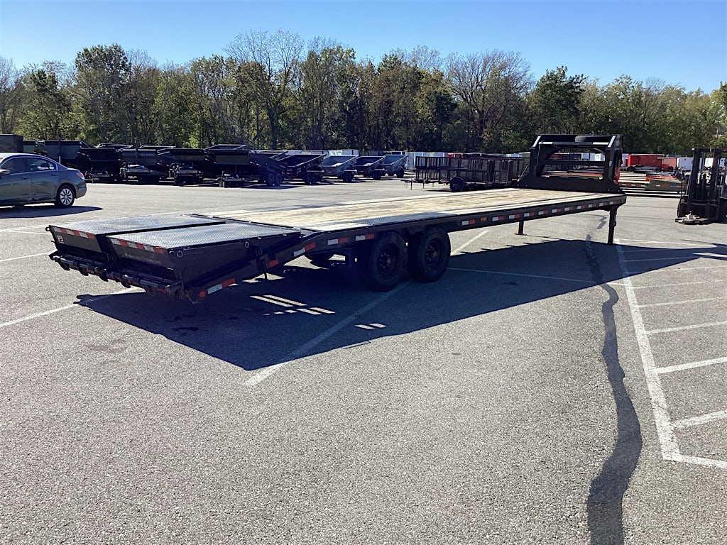 PJ Trailers 32'x102" 18k Gooseneck Flatbed Trailer w/ Singles (LX) - Image 4