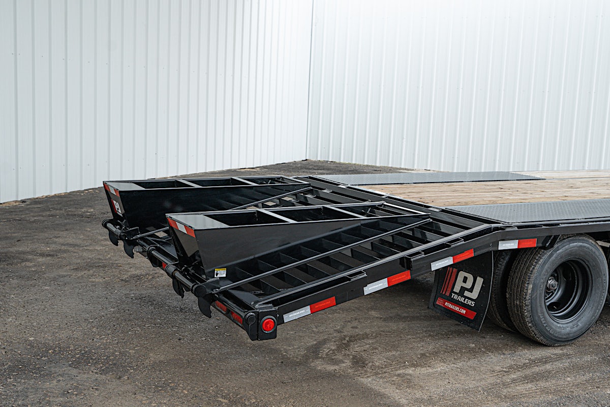 PJ Trailers 25'x102" Gooseneck Low Pro Flatbed Trailer w/ Duals (LD) - Image 14