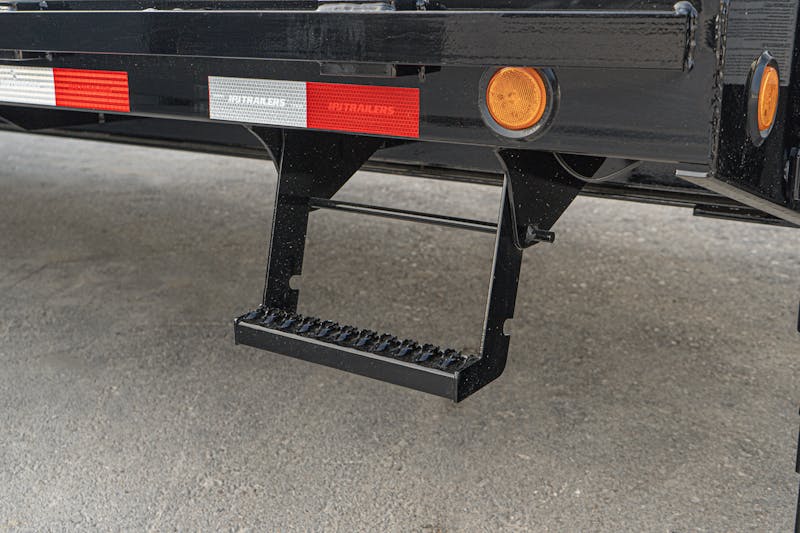 PJ Trailers 36ftx102in Gooseneck Flatbed Trailer w  Hydraulic Dovetail  LY