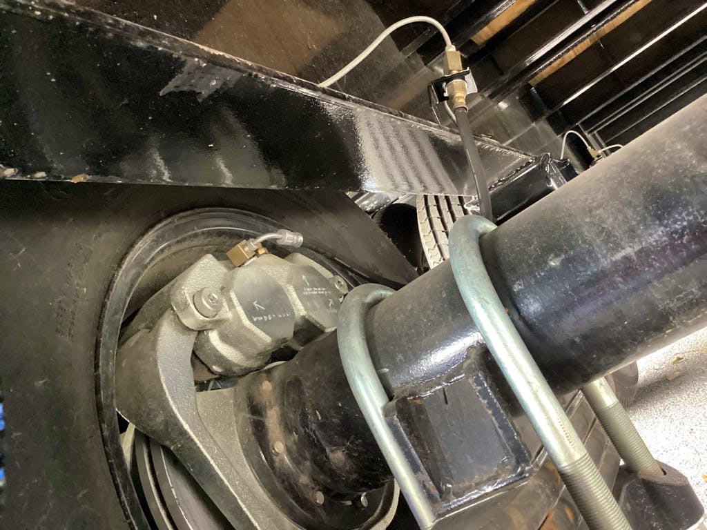 PJ Trailers 36'x102" Gooseneck Flatbed Trailer w/ Hydraulic Dovetail (LY) - Image 7