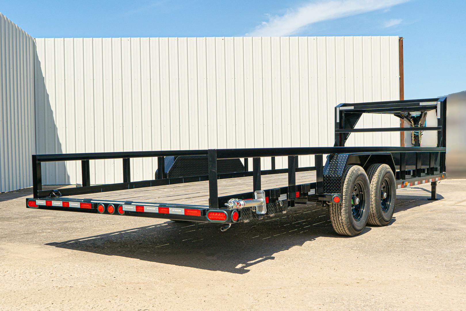 PJ Trailers 24'x83" Gooseneck Angle Pipetop Equipment Trailer (P8) - Stock #72586 - Image 17 of 22