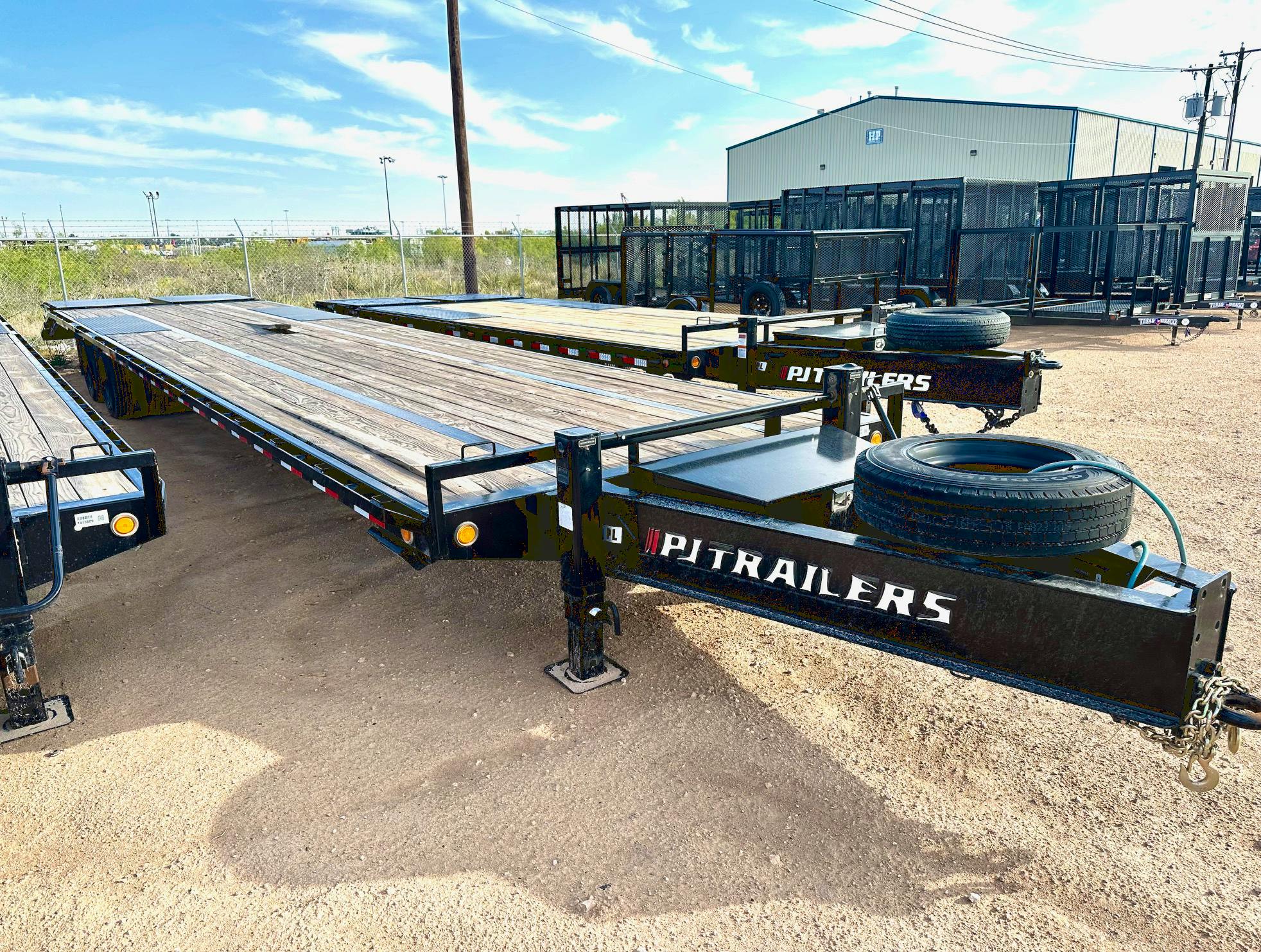 PJ Trailers USED 40'x102" 30K Pintle Deckover Trailer w/ EOH