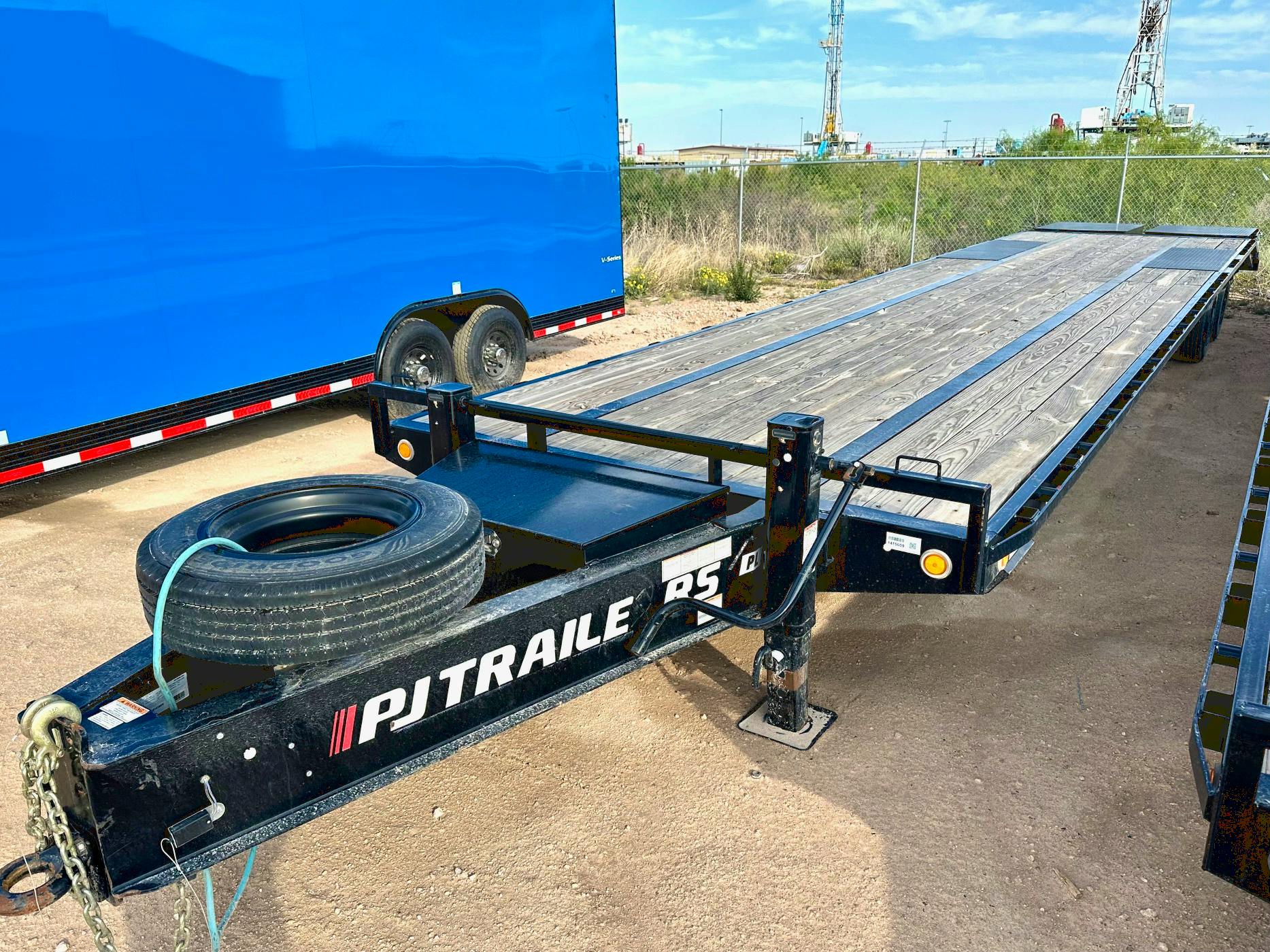 PJ Trailers USED 40'x102" 30K Pintle Deckover Trailer w/ EOH