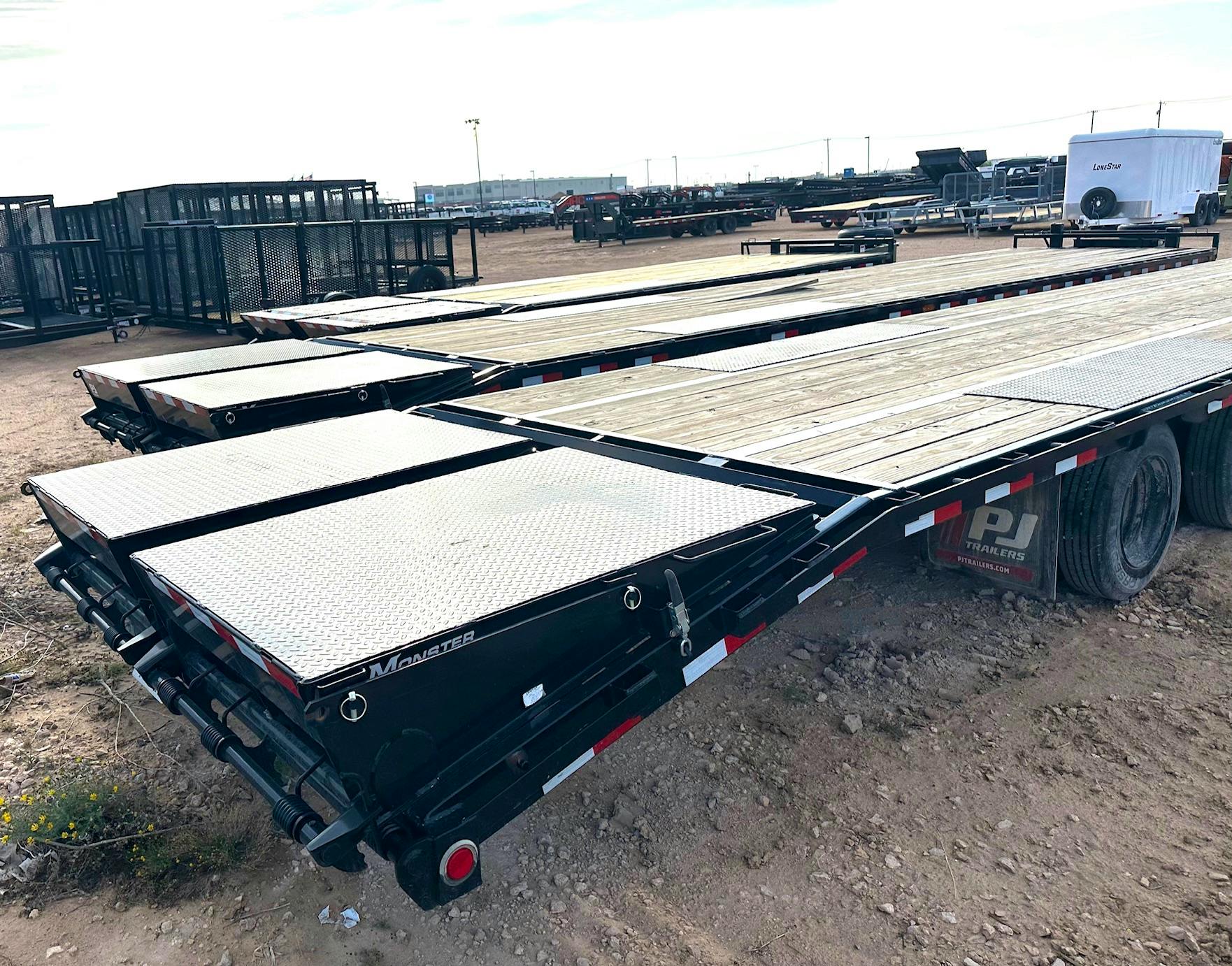 PJ Trailers USED 40'x102" 30K Pintle Deckover Trailer w/ EOH