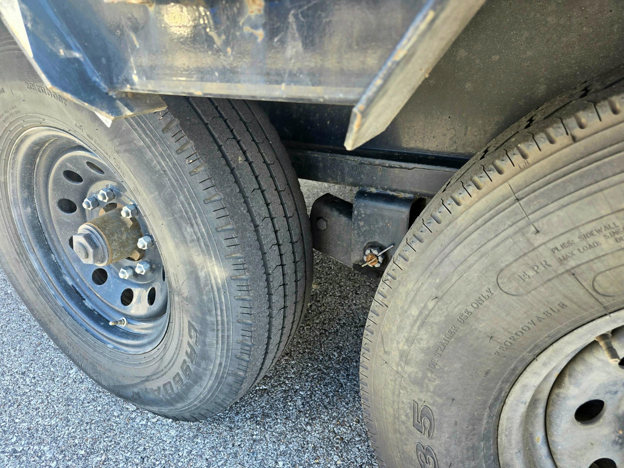 PJ Trailers USED 40'x102" Gooseneck Flatbed Trailer w/ Singles (LX) - Image 3